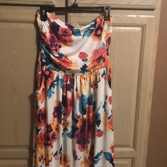 Almost new floral maxi dress Large - Picture 2 of 2